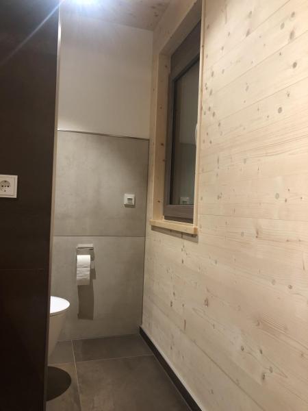 Toilette im Holzhaus